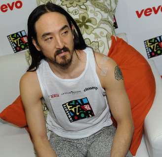 Steve Aoki, um dos top 10 Djs do mundo, se apresentou na noite desta sexta-feira (28) no espaço mais vip do Carnaval de Salvador 