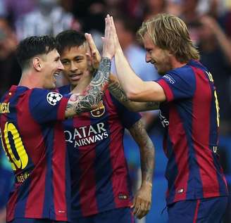 Messi, Neymar e Rakitic pelo Barcelona.