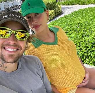 Hailey Bieber posa grávida usando cores do Brasil