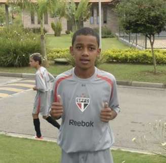 Brenner mais novo, com a camisa do São Paulo (Foto: Reprodução/Twitter @SaoPauloFC)