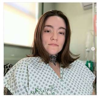 Carolina Arruda compartilha em suas redes sociais a busca por tratamentos capazes de aliviar a dor