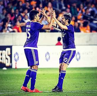 Pedro Ribeiro e Kaká comemoram gol do Orlando City