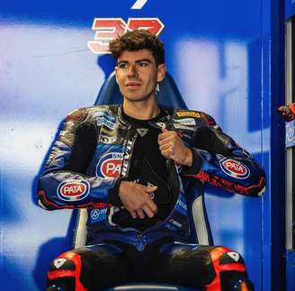 Coma ausência de Oliveira, Fernandez sobe para a titularidade em Austin