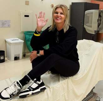 Val Marchiori em hospital durante tratamento contra câncer