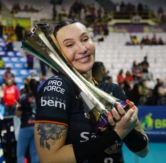 Tifanny Abreu foi liberada para jogar em competições da CBV por decisão liminar.