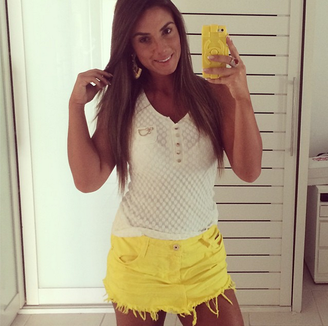 Nicole Bahls veste look amarelo 