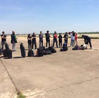 <p>Bagagens são revistadas após alerta de bombas em avião</p>