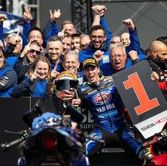 Andrea Locatelli coloca a Yamaha no lugar mais alto do pódio