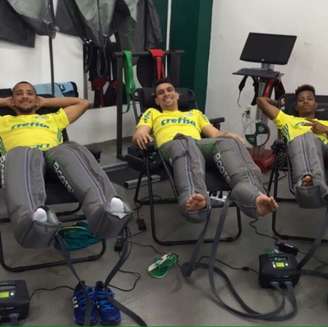 Vitor Hugo, Moisés e Tchê Tchê, titulares no domingo, fazem treino regenerativo (Foto: Reprodução/Twitter)