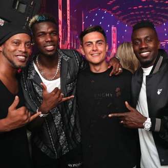 Ronaldinho acompanhado de Pogba, Dybala e Matuidi (Foto: Reprodução/ Redes sociais)