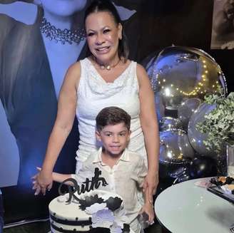 Dona Ruth comemorou aniversário com Léo, filho de Marília Mendonça