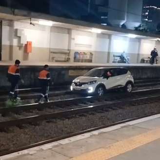 Motorista invadiu trilhos na Estação Água Branca e obrigou a interrupção temporária da circulação dos trens da Linha 7-Rubi