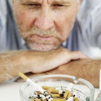 Segundo pesquisa, cerca de 53% dos pacientes voltam a fumar regularmente após um AVC