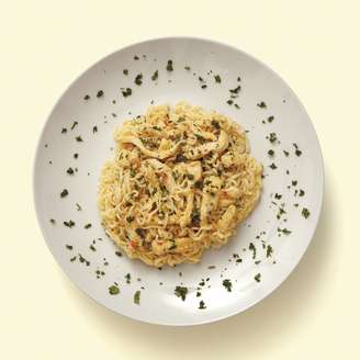 <p>Miojo com galinha caipira, milho verde e queijo serra da canastra da chef Morena Leite</p>