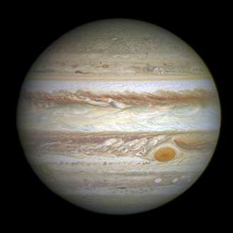 <p>Novas imagens tiradas pelo Hubble mostram que a mancha vermelha de Júpiter está menor do que nunca</p>