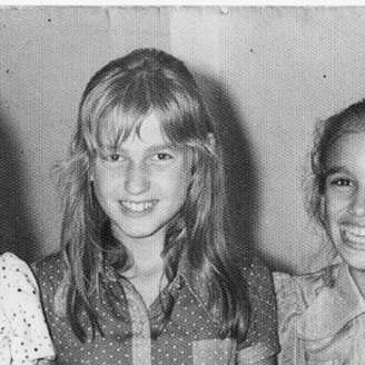 Xuxa posta foto antiga e é comparada com Sasha