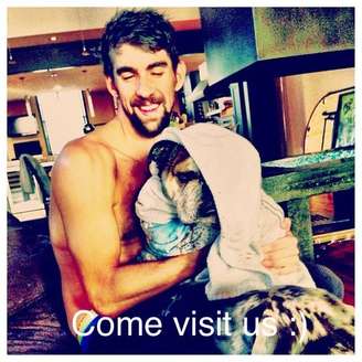 Taylor publicou foto de Phelps: "meu aquecedor de corpo está de volta. Eu senti falta dos seus braços"