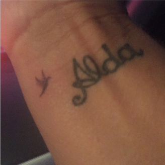 Xuxa faz tatuagem homenageando a mãe 