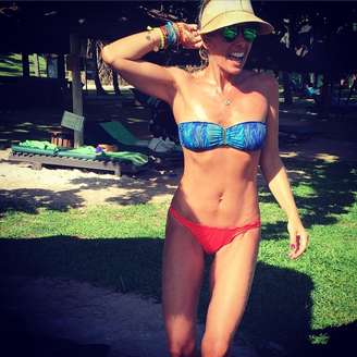 <p>Em Salvador, Adriane Galisteu chamou atenção pela boa forma</p>