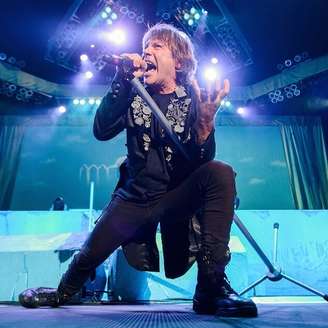 Bruce Dickinson, que descobriu a doença no fim do ano passado, já passou por sessões de quimioterapia e agora espera estar recuperado até maio