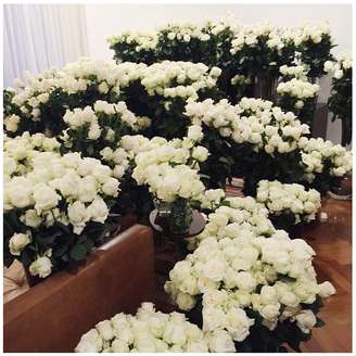 Suíte de Kim no Brasil estava repleta de rosas