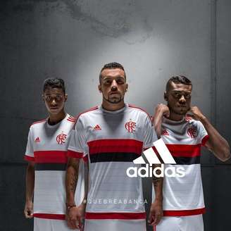 Flamengo apresenta novo uniforme para a temporada 2015/2016