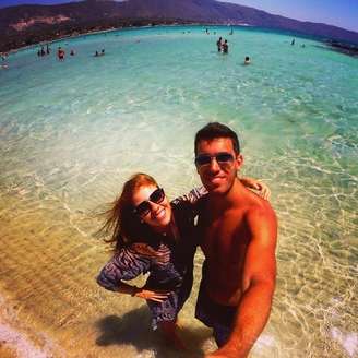 Gabriel e Livia durante viagem à Grécia