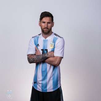 Messi posa para a foto oficial da Copa do Mundo - FOTO: Divulgação