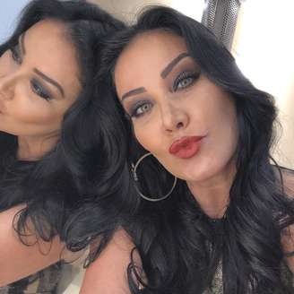 "Aprendi a ser sincera e praticar o bem", diz Helen Ganzarolli sobre Silvio Santos