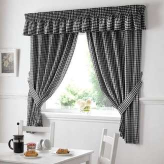 1- A cortina para cozinha pode ter braçadeiras e bandô em tecido. Fonte: Ideal Textile