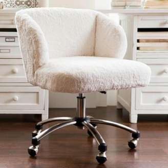 1. Escolha uma cadeira decorativa giratória que leve beleza e conforto para o seu ambiente – Foto: HelloChain