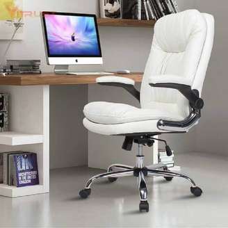 1. A cadeira de escritório confortável pode até mesmo ajudar a melhorar sua produtividade no trabalho – Foto: Webcomunica