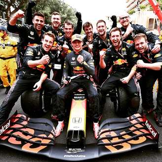 Max Verstappen e a equipe Red Bull: liderança do Mundial.