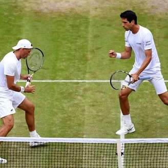 Campeões em 2017, Melo (à dir.) e Kubot avançaram às oitavas de final em Wimbledon