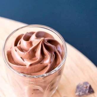 Aprenda como fazer receita de mousse de chocolate simples.