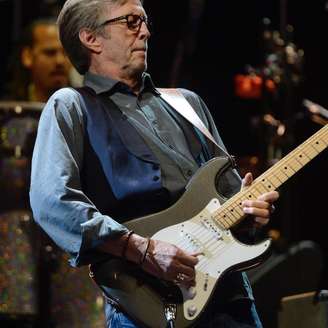 Eric Clapton, 76, não irá se apresentar em locais que exijam vacinação dos fãs