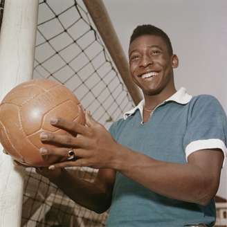 Foto publicada por Pelé em seu Facebook, nesta sexta-feira, em post no qual comentou seu estado de saúde