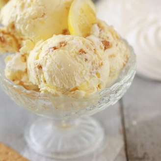 Aprenda como fazer sorvete de torta de limão.