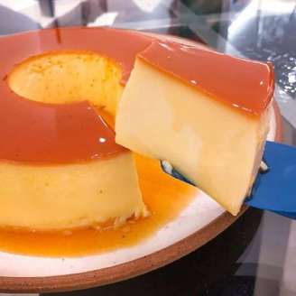 1. Aprenda como fazer sua receita de pudim de leite condensado favorita – Foto: Jantinha de Hoje