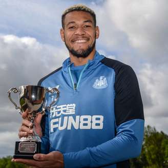 Joelinton foi eleito o melhor jogador da temporada (Foto: Divulgação/Newcastle)