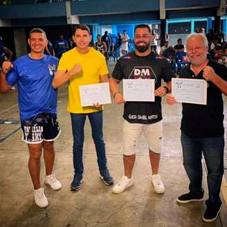Marcos Torquato, Juninho do Pneu, Daniel Martins e Luiz Martins na graduação da Família Fight (Foto: Reprodução)