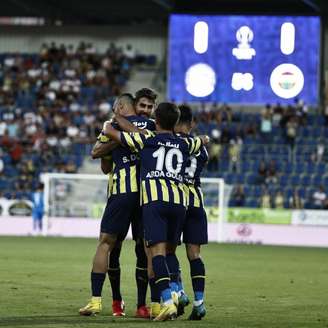 Fenerbahçe luta para avançar para a fase de grupo da Liga Europa (Divulgação/Fenerbahçe)