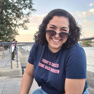 Camila Moura, ex-mulher de Lucas Henrique, do 'BBB 24', anuncia primeira viagem sozinha.