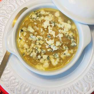 SOPA DE CEBOLA COM QUEIJO GORGONZOLA LOW CARB