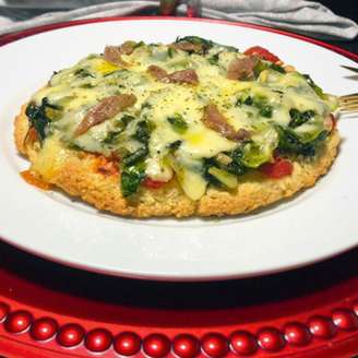 PIZZA LOW CARB DE ESCAROLA COM ALICHE