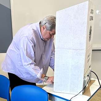 Datena vota em São Paulo neste domingo, 6