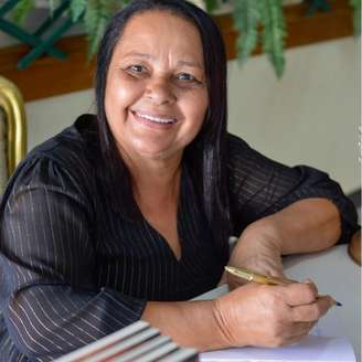 “Escrever para dar voz à minha luta e resiliência, transformando experiências em mensagens de esperança e superação”, diz Maria Auxiliadora.