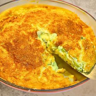 Quiche low carb fácil e proteica com recheio cremoso de abobrinha e ricota  - rápida e fácil