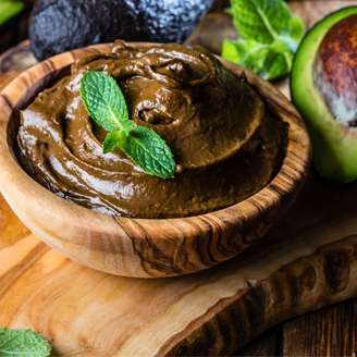 MOUSSE DE CHOCOLATE COM ABACATE
