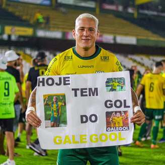 Emerson Galego com a camisa do Ypiranga. 